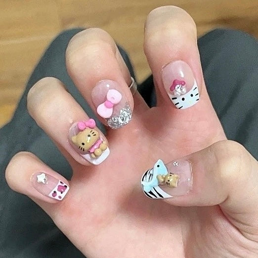 short hello kitty Nails